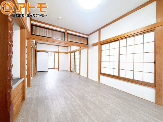 【居間・リビング】 | 焼津市石津中町　中古戸建 | ゆとりあるLDKは、家族が同じ空間にいながらパーソナルスペースもしっかり確保できますね♪