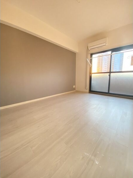 新梅田プライムの洋室