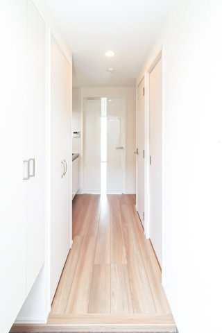 サヴォイブロンズガーデニア　4階の玄関|別号室のものです。現状優先になります。