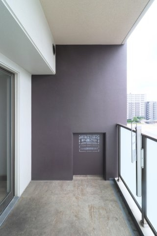 サヴォイブロンズガーデニア　4階のバルコニー|別号室のものです。現状優先になります。