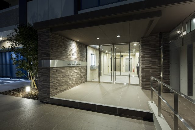 サヴォイブロンズガーデニア　4階のエントランス