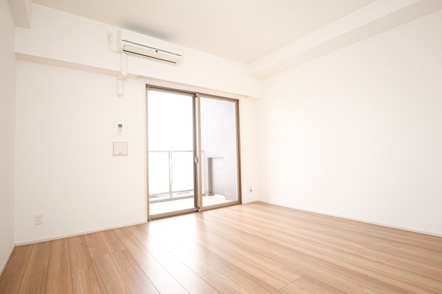 サヴォイブロンズガーデニア　4階の居間・リビング|別号室のものです。現状優先になります。