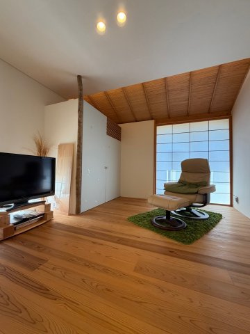 丹波篠山市東岡屋　中古戸建の洋室|リビングつづきの洋室♪　プライベートスペースとしても♪