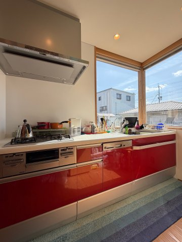 丹波篠山市東岡屋　中古戸建のキッチン|大きな窓から光が差し込む明るいキッチン(^^)/