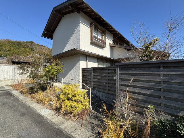 丹波篠山市東岡屋　中古戸建の外観|火山灰からできた自然素材「シラス」を原料にした外壁材スーパー白洲(^^)/