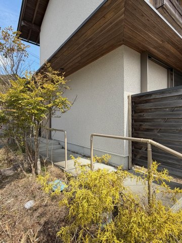 丹波篠山市東岡屋　中古戸建の外観|火山灰からできた自然素材「シラス」を原料にした外壁材スーパー白洲(^^)/