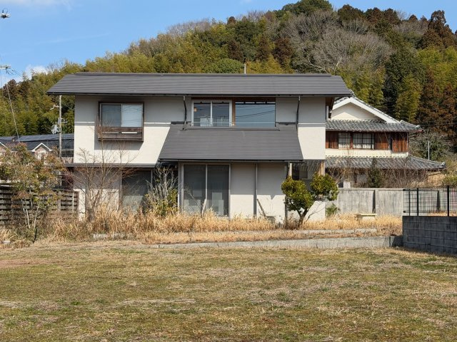 丹波篠山市東岡屋　中古戸建の外観|そとん壁の美しい外観と無垢材のぬくもりある室内♪134坪以上の広々土地♪分譲地2区画という贅沢な暮らし♪