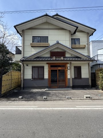 想定年間賃料　360万　想定利回り　9.0％　木造の外観