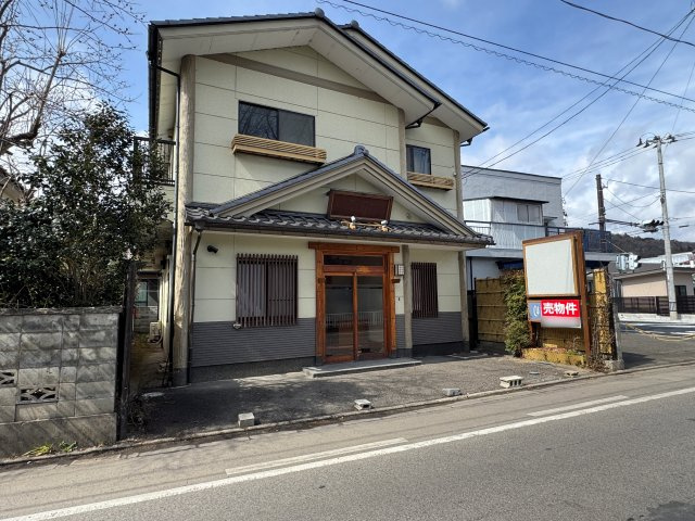 想定年間賃料　360万　想定利回り　9.0％　木造の外観