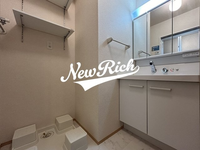 前橋市総社町３丁目のアパートの独立洗面台