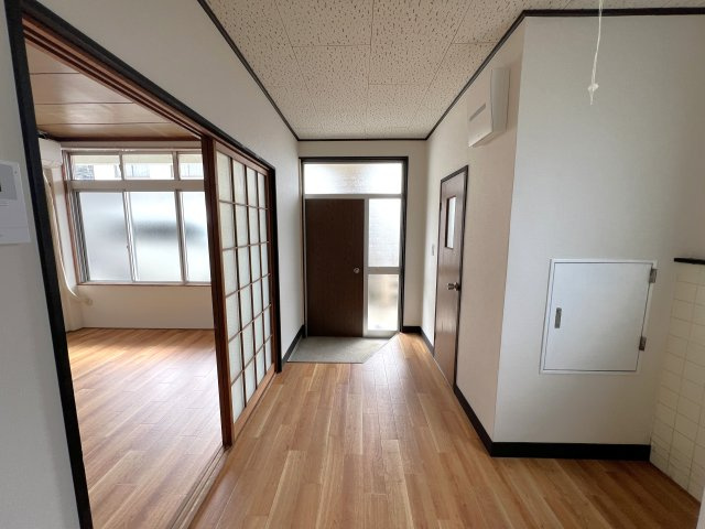 津山口Fアパートの玄関