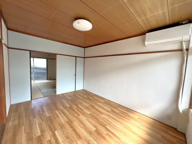 津山口Fアパートの洋室