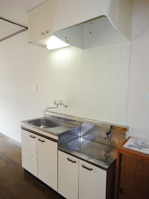 シャンタルⅡ【キャッシュバック対象物件】のキッチン|コンパクトなキッチンで掃除もラクラク