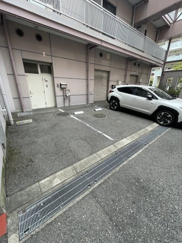 アスタピア新長田駅前通りの駐車場