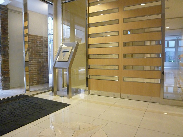 シー・クリサンス神戸のエントランス