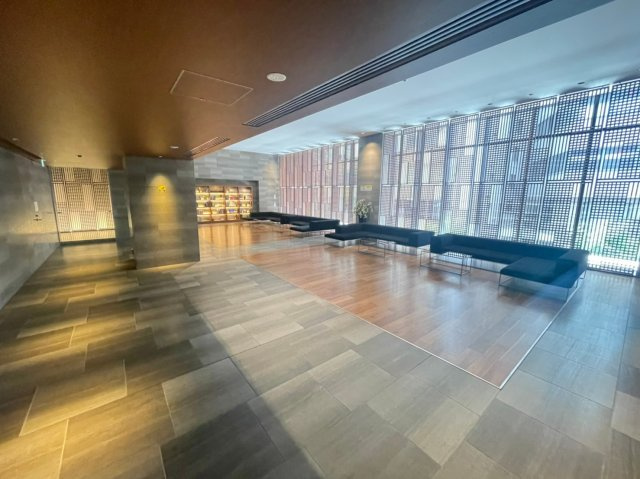 ブランズタワー御堂筋本町のロビー