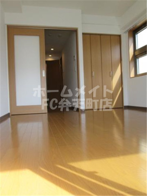 【居間・リビング】 | エグゼ大阪BAY | こちらの居間で趣味の時間をお楽しみください