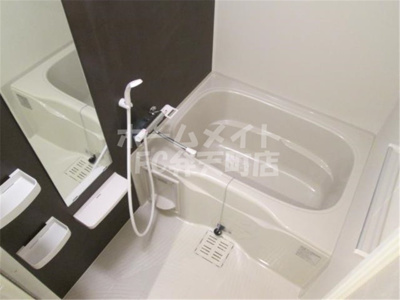 【浴室】 | エグゼ大阪BAY | 落ち着いた空間のお風呂です