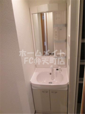 【洗面所】 | エグゼ大阪BAY | スペースが確保できる洗面所です