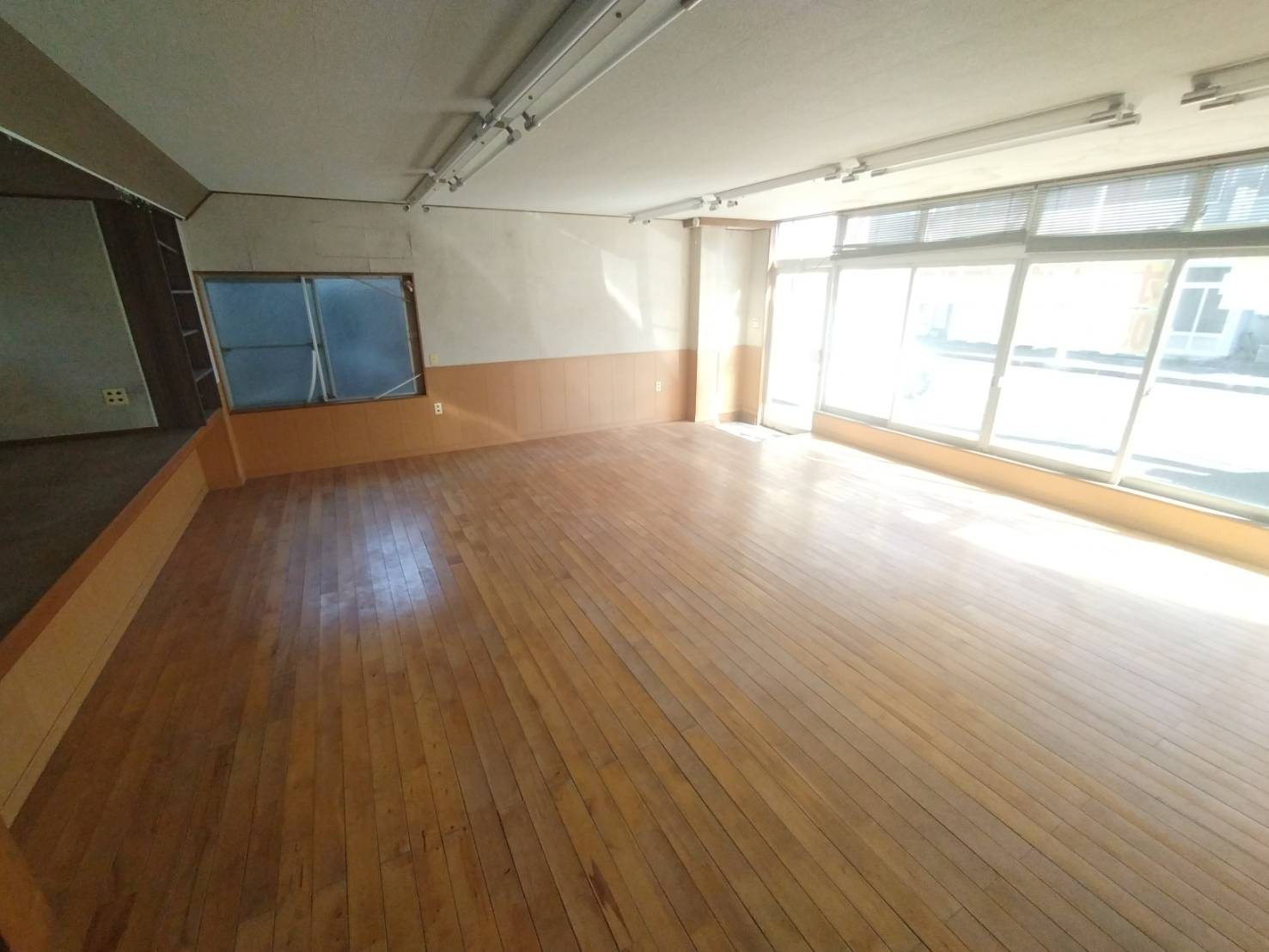 鳴海町宿地事務所の内装