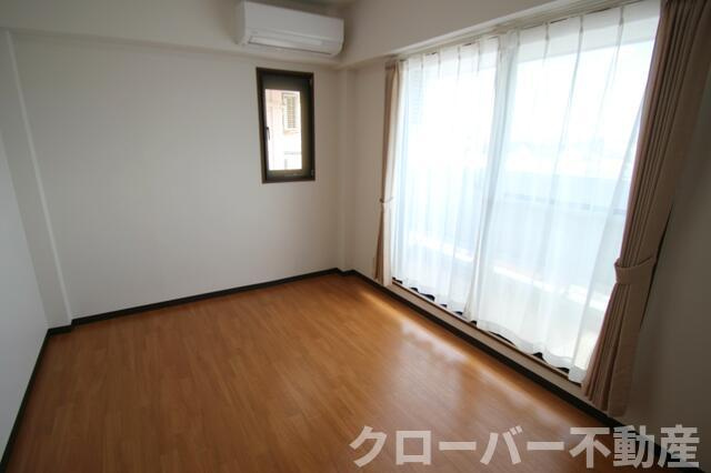 西平山コーポの居間・リビング