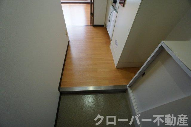 西平山コーポの玄関