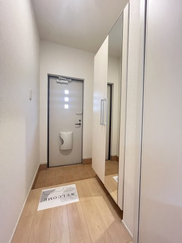 ラフレシールⅡの玄関