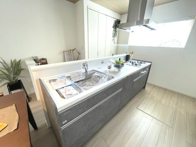 佐伯区五月が丘2丁目　№36772のキッチン|グレーのおしゃれなキッチン