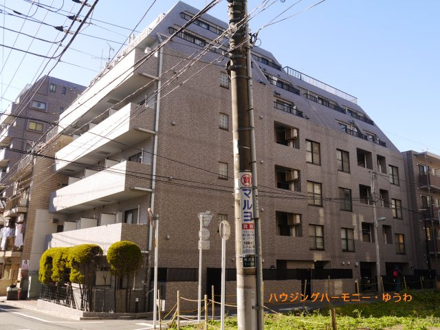 【外観】 | クレアシオン南大塚 | 陽光浴びる外観がシンプルな外観をより際立たせ、人々の記憶に存在感を植え付けます。