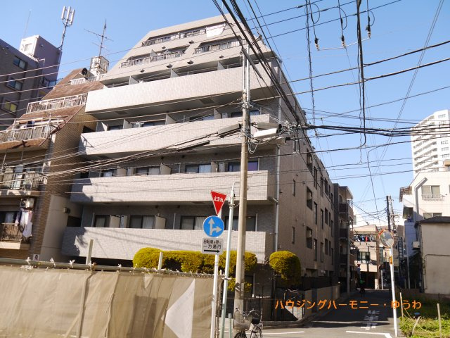 【外観】 | クレアシオン南大塚 | 穏やかな風と陽光を導き、プライバシーに配慮された設計プランを採用し、居住性を一段と心地よいものにしています。