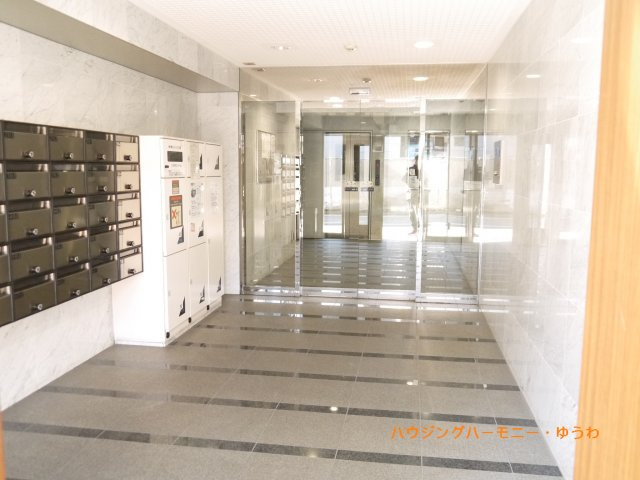 【その他共用部分】 | クレアシオン南大塚 | 清潔感と歓迎感があるエントランスホールとなります。