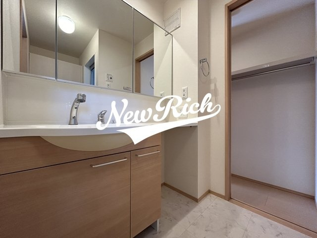 前橋市上大島町のアパートの独立洗面台