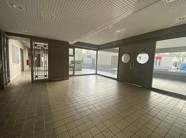 大阪府貝塚市　区分オーナーチェンンジ物件「リフォーム済」「現況利回り11.20％」「法人契約中」のエントランス