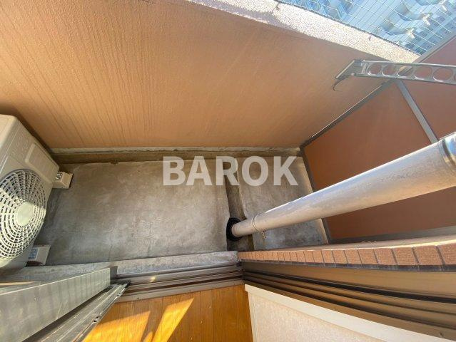 クレタ県庁前のバルコニー