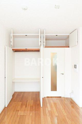 クレタ県庁前の収納