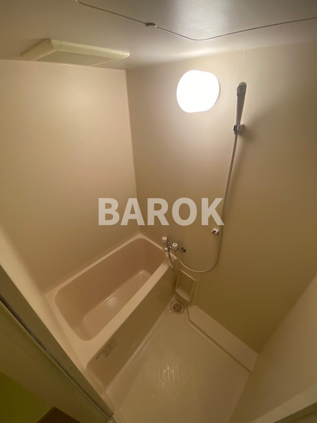 クレタ県庁前の浴室