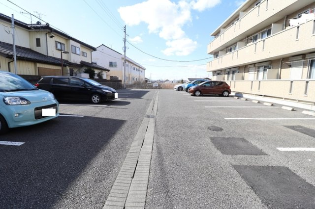 ベルデュールの駐車場|駐車スペースもあります