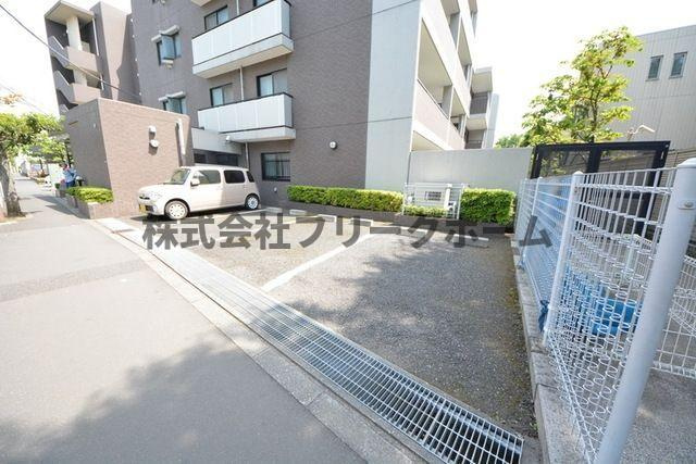 武蔵野市境４丁目の賃貸マンションの駐車場