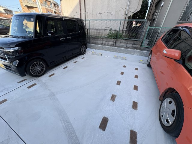 ヴェルナール赤羽の駐車場