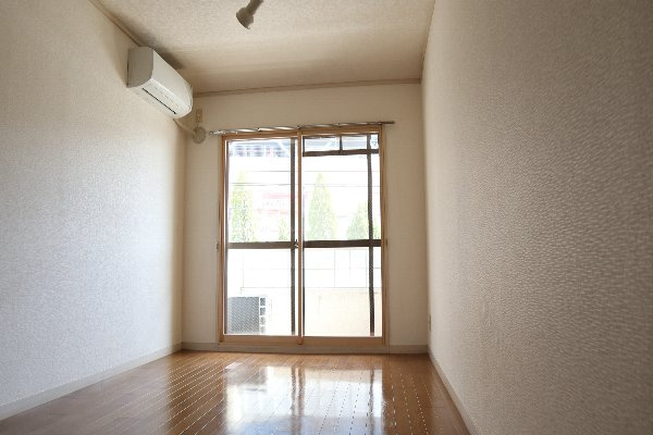 【居間・リビング】 | ジュネス市川 | こちらの居間で趣味の時間をお楽しみください