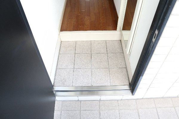 【玄関】 | ジュネス市川 | ゆったりとした玄関です