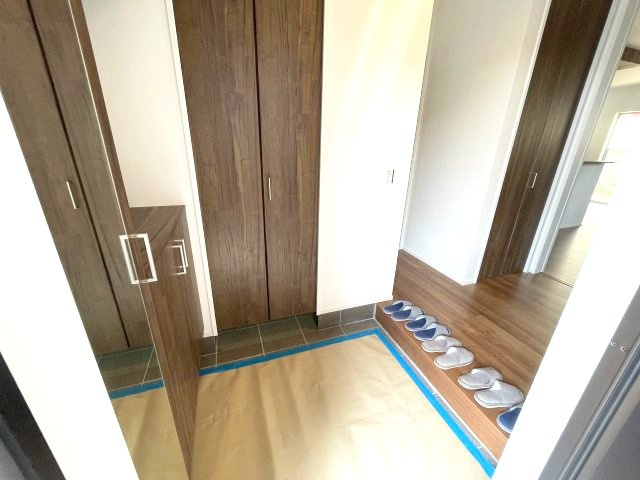 佐伯区五月が丘4丁目　№36518の玄関|落ち着いた雰囲気の玄関