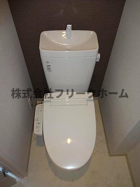 武蔵野市中町１丁目の賃貸マンションのトイレ