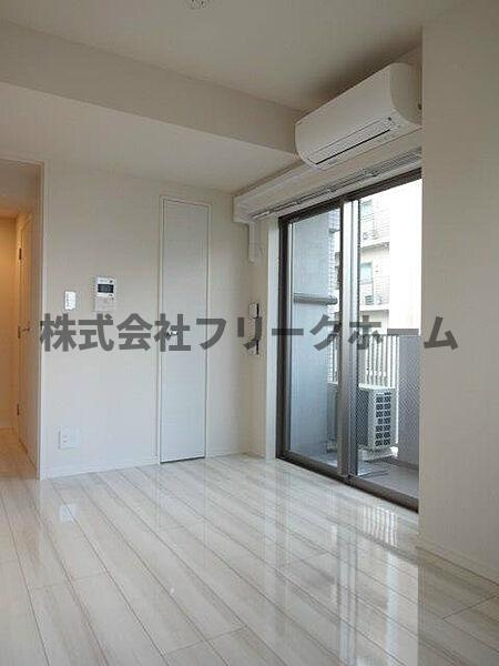 武蔵野市中町１丁目の賃貸マンションの居間・リビング