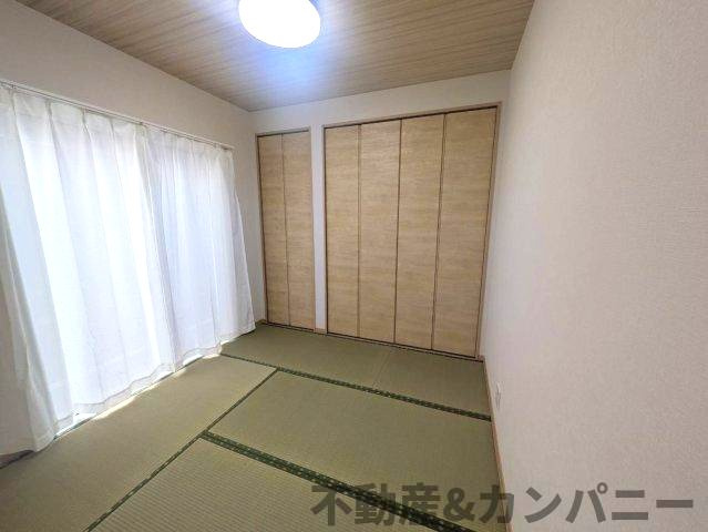 北井門5丁目の新築住宅　松山市北井門5丁目新築戸建の和室|和室があれば、来客や子供用のスペースとして活躍します