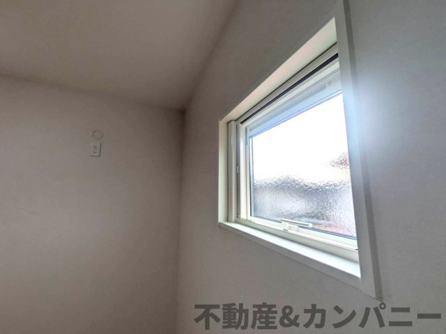 北井門5丁目の新築住宅　松山市北井門5丁目新築戸建のその他|光りが入りやすい窓です