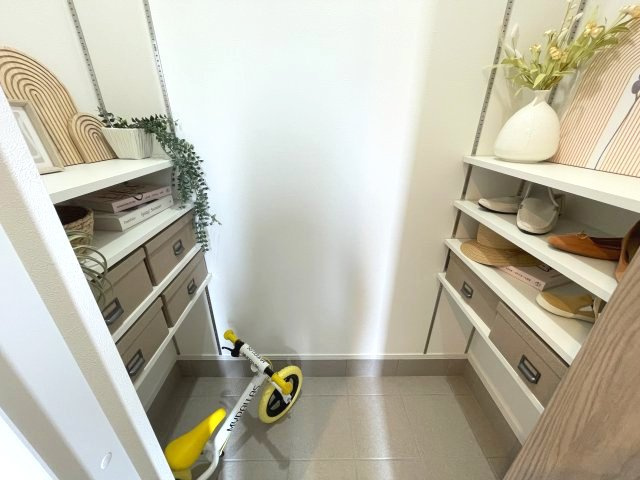 佐伯区五月が丘4丁目　№36517の収納|シューズインクローク
趣味の物なども
収納できます♪
