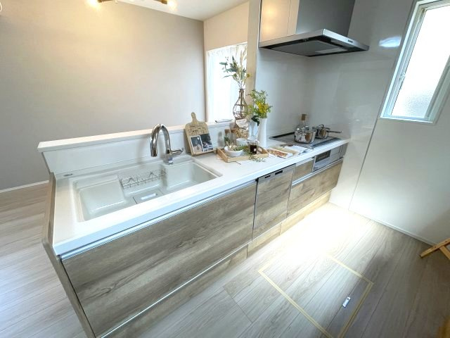 佐伯区五月が丘4丁目　№36517のキッチン|リビング全体を見渡せます。