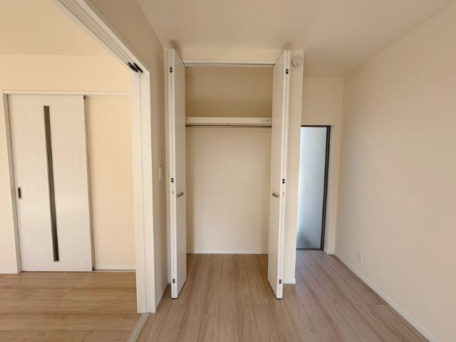 小中学校徒歩10分以内/B号棟/イオン7分/2階建/4LDK/カースペース2台/バルコニー2の収納