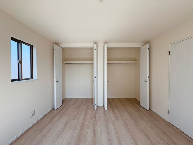 小中学校徒歩10分以内/B号棟/イオン7分/2階建/4LDK/カースペース2台/バルコニー2の収納